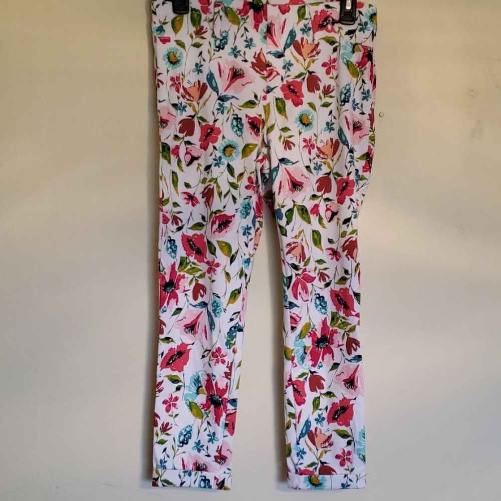 🔖NWT🔖Floral Print Jegging Capri